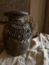 Nepalese kruik met ketting
